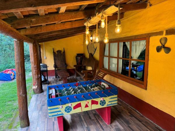 A la foto es mostra l'objecte Ven a la Cabaña en el Paraíso situat a la ciutat de Juanacatlán.