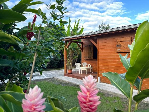 På billedet ses objektet Charmante maison en bois beliggende i byen Capesterre-Belle-Eau.