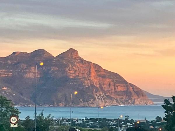 La photo montre l'objet Macey Stay - The Boardwalk Hout Bay situé dans la ville de Hout Bay.