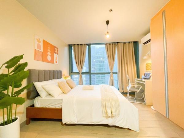 Prime BGC Condo: Uptown Mall & Hyatt #ournw21n, Manila