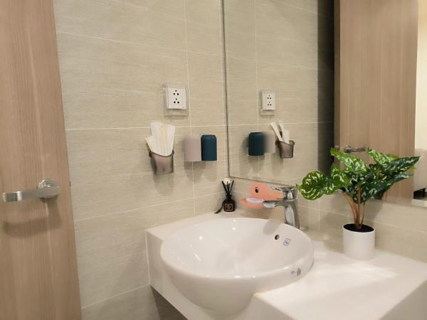 A la foto es mostra l'objecte Vinhomes Smartcity- Căn hộ dịch vụ nguyên căn situat a la ciutat de Phú Thú.