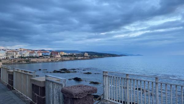 På bildet vises objektet La Scogliera som ligger i byen Alghero.