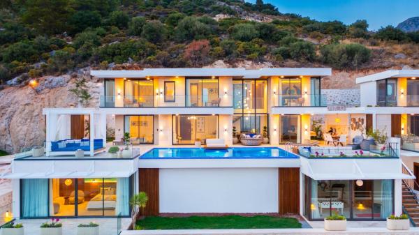 En la foto se muestra el objeto Ultra luxurious magnificent sea view villa in Kalkan Kalamar bay ubicado en la ciudad de Kaş.
