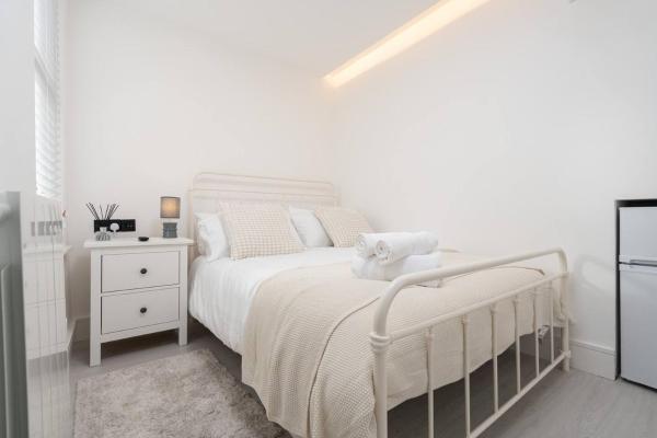 Focus Stay Shared Kitchen Work Desk Parking, Liverpool