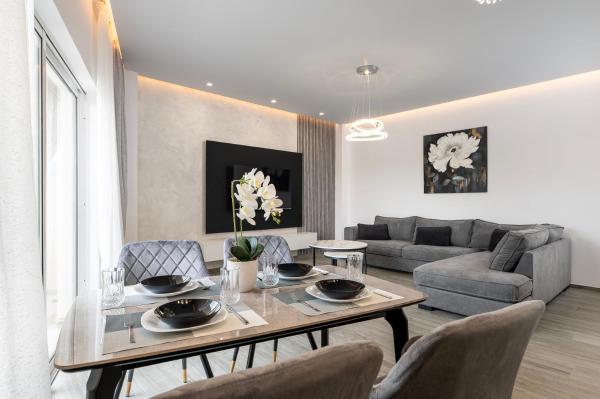 照片显示了位于Kos Town市的Serene Loft 600 Meters to Beach!物件。