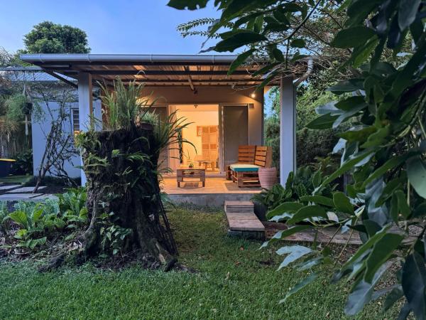 A la foto es mostra l'objecte Tusti situat a la ciutat de Curepipe.