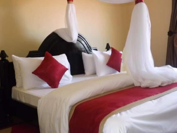Nella foto è visibile l'oggetto Central inn Hotel situato nella città di Entebbe.