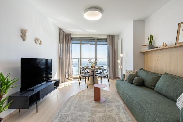 BNB Eurovea Tower Retreat with Parking, Bratislava