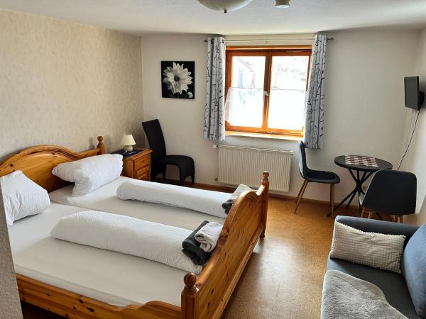 Na zdjęciu widoczny jest obiekt Zimmer Abendsonne położony w mieście Stiefenhofen.