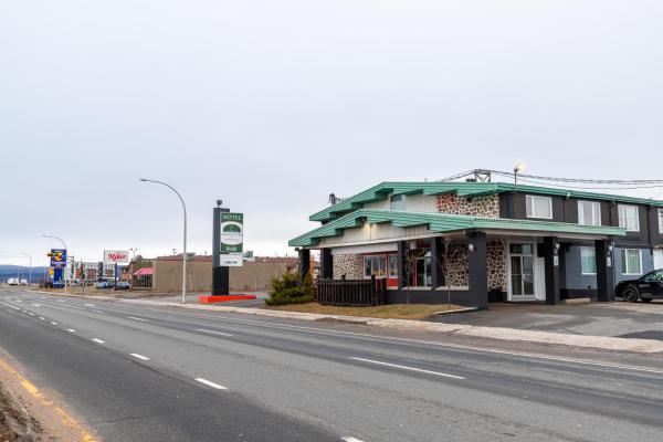 La photo montre l'objet Hôtel Les Mouettes situé dans la ville de Sept-Îles.