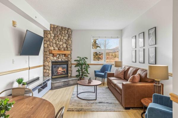 På billedet ses objektet Charming & Cozy 1-Bedroom Retreat beliggende i byen Canmore.