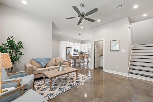 A la foto es mostra l'objecte NEW Youngsville Escape KING Beds Cajun Luxury WiFi situat a la ciutat de Abbeville.