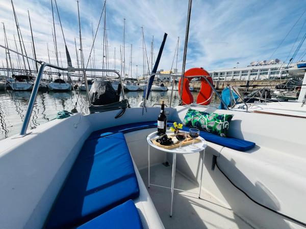 Foto 3: Bacus - Your Floating Hideaway in Lisbon