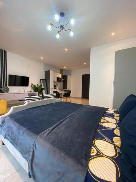 The signature premium studio, Аккра
