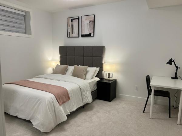 Na zdjęciu widoczny jest obiekt Cozy home away from home położony w mieście Calgary.
