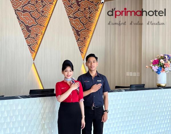 Na foto é possível ver o objeto d'primahotel Airport Sultan Hasanuddin Makassar localizado na cidade de Biringkanya.