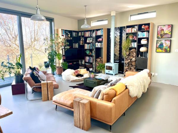 Large open plan family house with stunning views, Bath