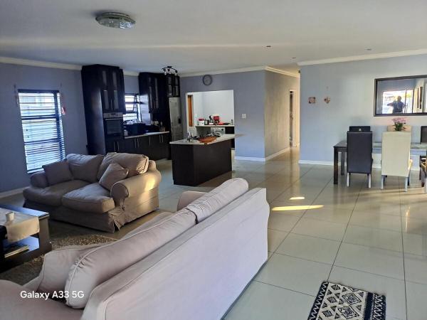 A la foto es mostra l'objecte Spacious Home-Quiet area, Kuils river, Cape Town situat a la ciutat de Blackheath.
