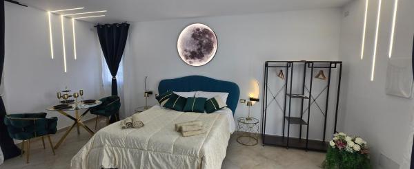 The Moon Suite, Palermo