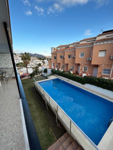 Na fotografii je vidět objekt Aguamarina nacházející se ve městě Nerja.