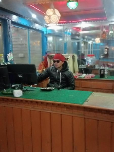 A la foto es mostra l'objecte kalingchwok hotel tik top situat a la ciutat de Ghumthāng.