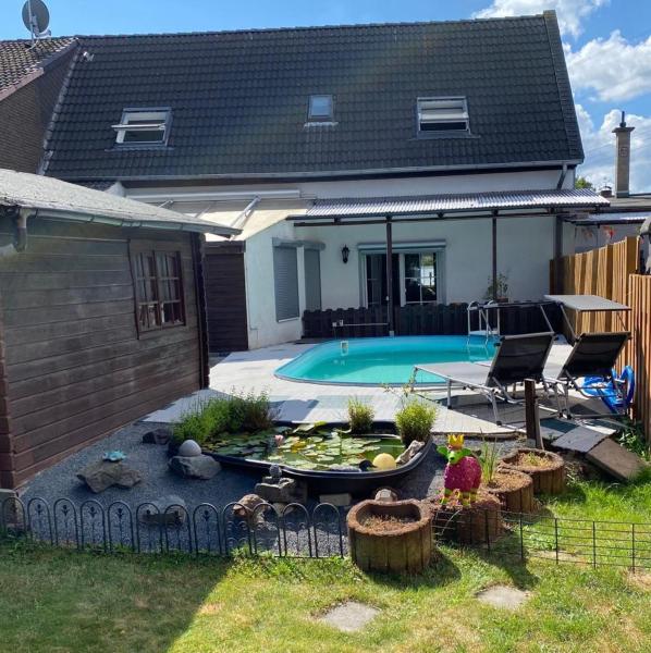 På billedet ses objektet Traumhaftes Ferienhaus Inkl Whirlpool und Sauna beliggende i byen Viersen.