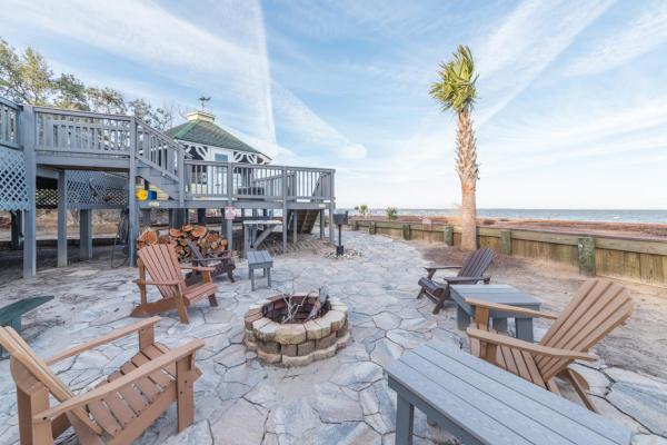Na zdjęciu widoczny jest obiekt Carolina Sunrise - Private Beach & Gorgeous Views położony w mieście Oceanmarsh Subdivision.