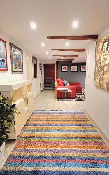 A la foto es mostra l'objecte Piso Mariña situat a la ciutat de Mogor.
