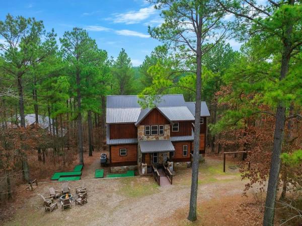 Heaven Sent - Sauna & Jacuzzi - Mini Golf - Broken Bow, OK