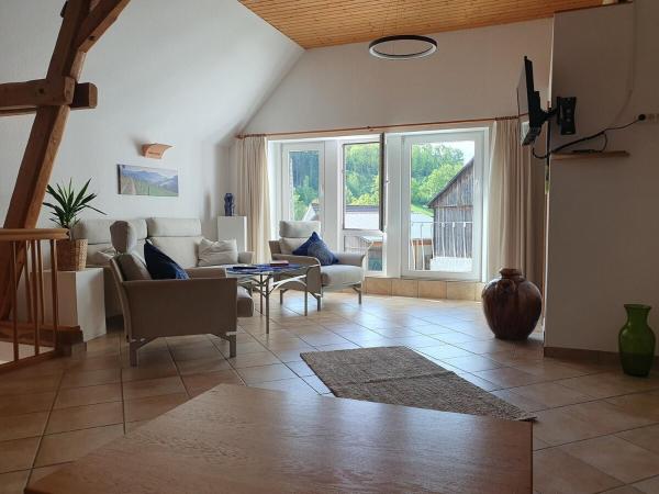 A la foto es mostra l'objecte Paradiesken am Berg situat a la ciutat de Schmallenberg.