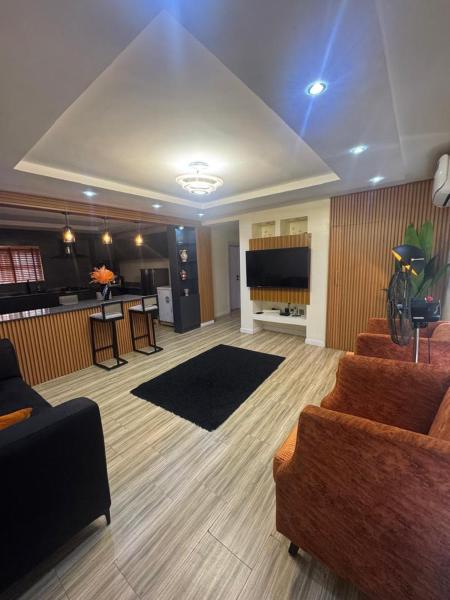 Στη φωτογραφία φαίνεται το αντικείμενο CEDARWOOD APARTMENT, Lagos που βρίσκεται στην πόλη Λάγος.