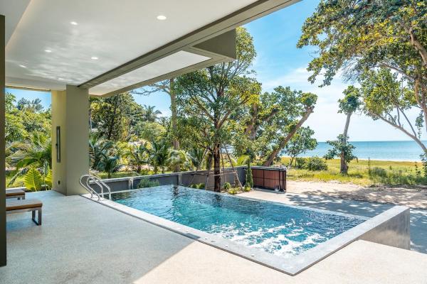 Na fotografii je vidět objekt Merbrisa Rayong poolvilla-Ao khai beachfront nacházející se ve městě Ko Munnork.
