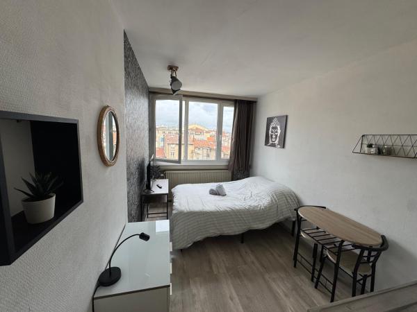 På billedet ses objektet Studio au coeur de Valence 45 beliggende i byen Valence.