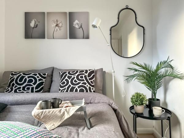 På billedet ses objektet Cosy stylish Duntocher flat near Glasgow beliggende i byen Clydebank.