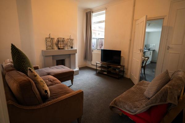 Φωτογραφία 6: Double Bed , Fast WiFi , Free Parking - 1 Bedroom in 4 Bedroom House PS4