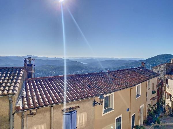A la foto es mostra l'objecte Maison sommet village avec jardin jacuzzi vue situat a la ciutat de Cabris.
