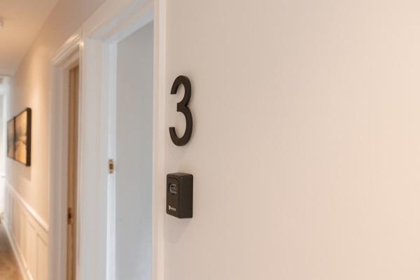 Fotografie 9: #3 - King Room at The Raven Aparthotel by PureStay
