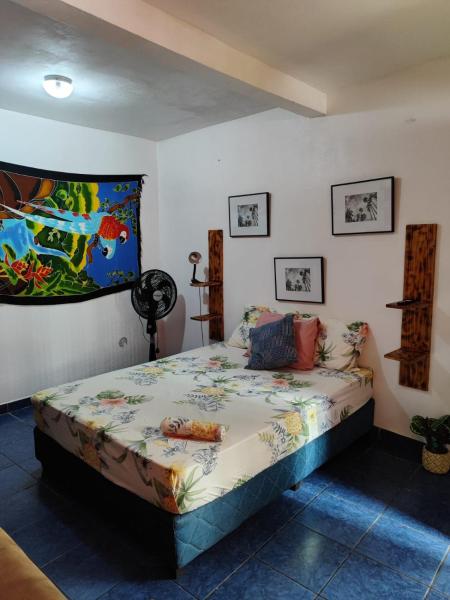 A la foto es mostra l'objecte Kristel Rooms situat a la ciutat de Quepos.