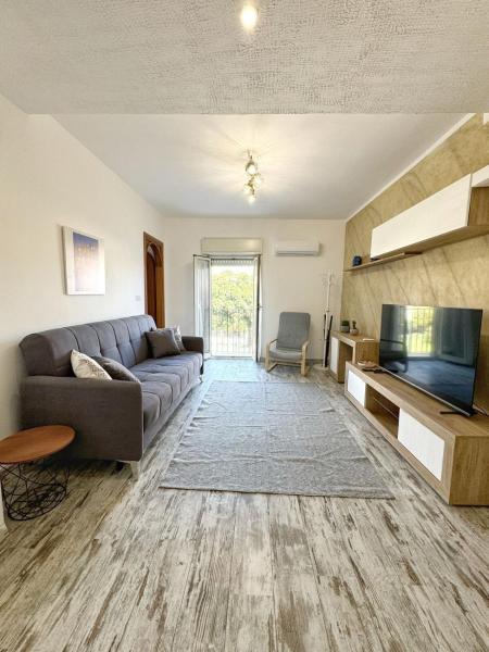 En la foto se muestra el objeto Casa Ragonese ubicado en la ciudad de Palermo.