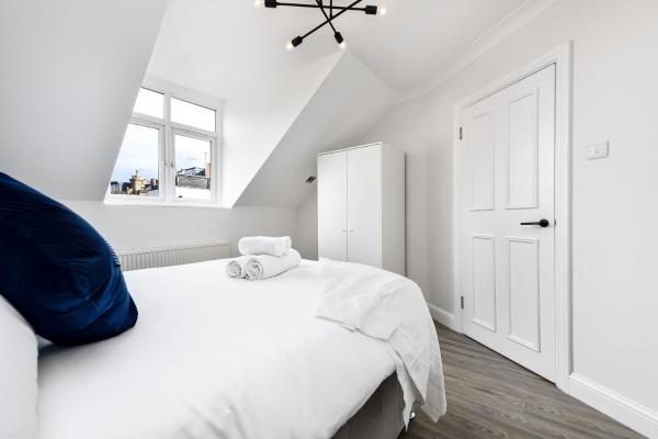 Foto 2: Spacious 2bed in Hampstead Close to Transport