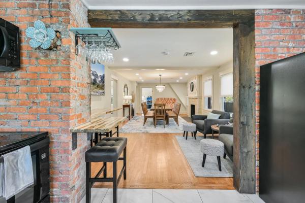 Στη φωτογραφία φαίνεται το αντικείμενο Merrimon Manor Historic Remodel που βρίσκεται στην πόλη Άσβιλ.