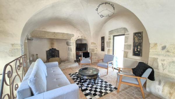 Na fotografii je vidět objekt Montpeyruvienne #Jardin#Parking nacházející se ve městě Parent.