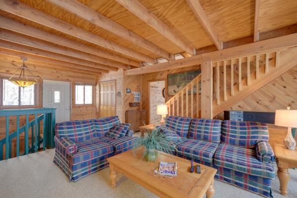 A la foto es mostra l'objecte Waterfront Nelson Lake Cabin with Boat Dock! situat a la ciutat de Hayward.