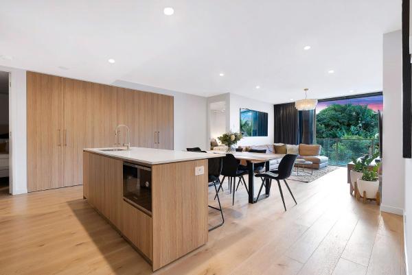 Foto 4: The Sinclair - Luxury Brisbane Apartment near The Gabba with Rooftop Pool, 3 Bedrooms & City Views