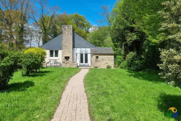 A la foto es mostra l'objecte Home from home situat a la ciutat de Corlay.