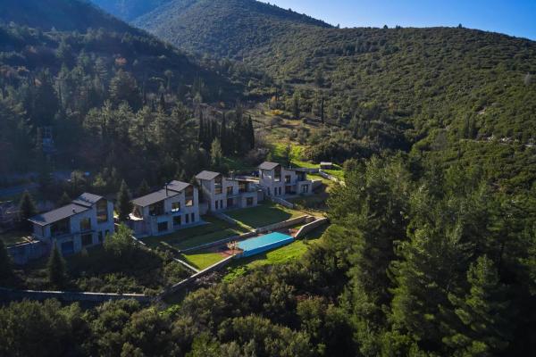 A la foto es mostra l'objecte Alti Luxury Villa situat a la ciutat de Mendhenítsa.