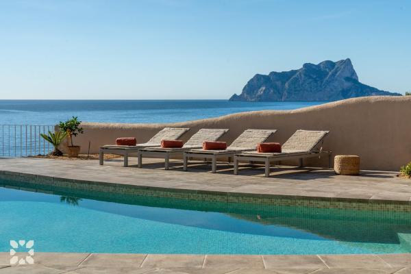 A la foto es mostra l'objecte Villa Goldeneye by Abahana Villas situat a la ciutat de Teulada.