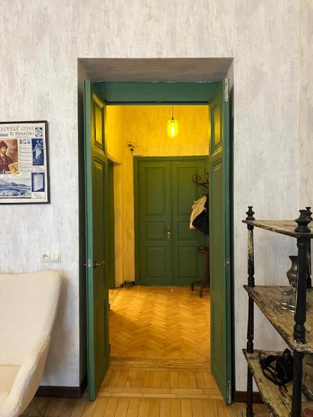 Apartamento com 1 Quarto — 65 m² - Authentic Old flat in Tbilisi