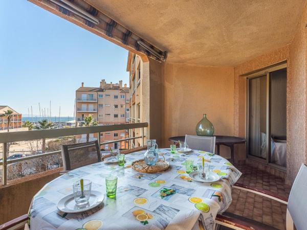 Na zdjęciu widoczny jest obiekt Apartment Les Regates-1 by Interhome położony w mieście Hyères.