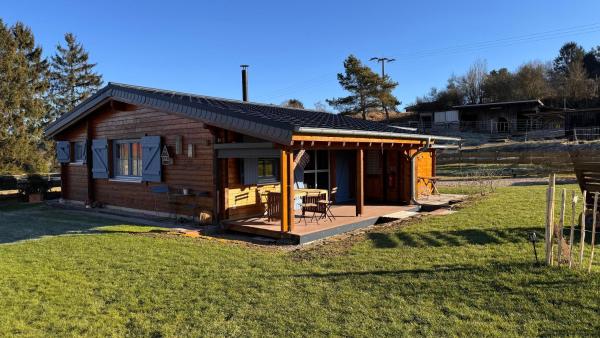 Na zdjęciu widoczny jest obiekt EifelChalet Niederehe położony w mieście Nohn.